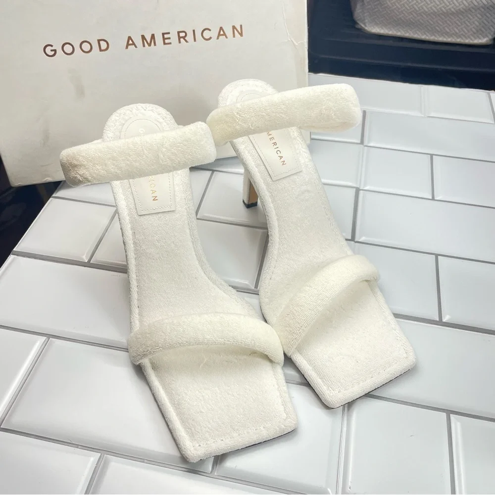 NIB GOOD AMERICAN WHITE‎ TERRY SLIP ON SANDALS